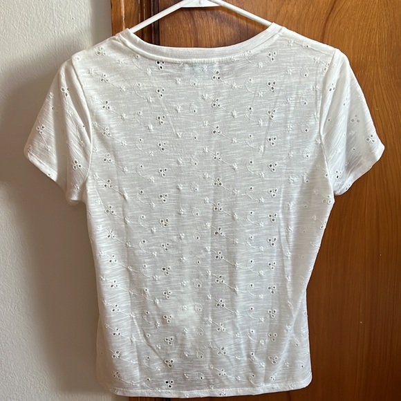 Francesca’s Molly Eyelet Front Twist White Tee Like New - Picture 6 of 7